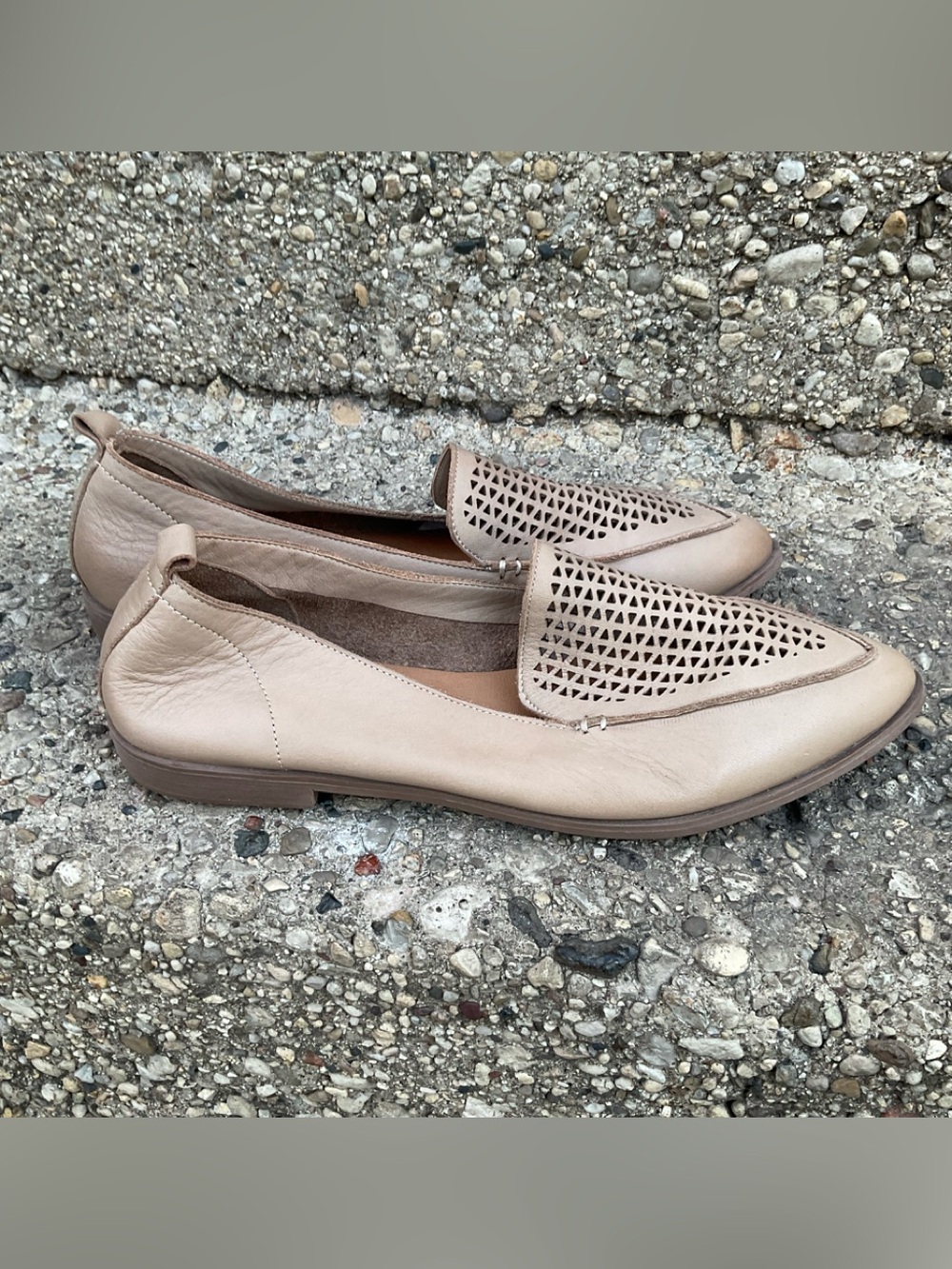 Bueno Blazey Pointed Toe Flat Loafers Size 40 Taupe Minimalist Casual Neutral - Picture 9 of 11